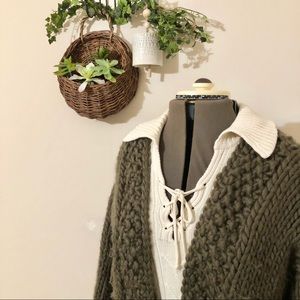 🔥SOLD CONSIGNMENT🔥 Handmade Cable Knit with Bubble Sleeves Olive Green Crochet